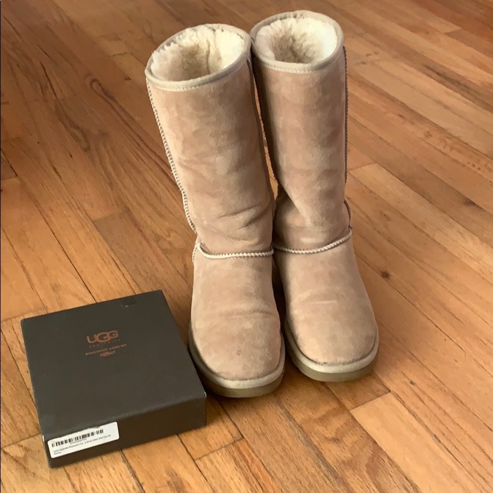 Excellent condition UGG boots & sheepskin care kit